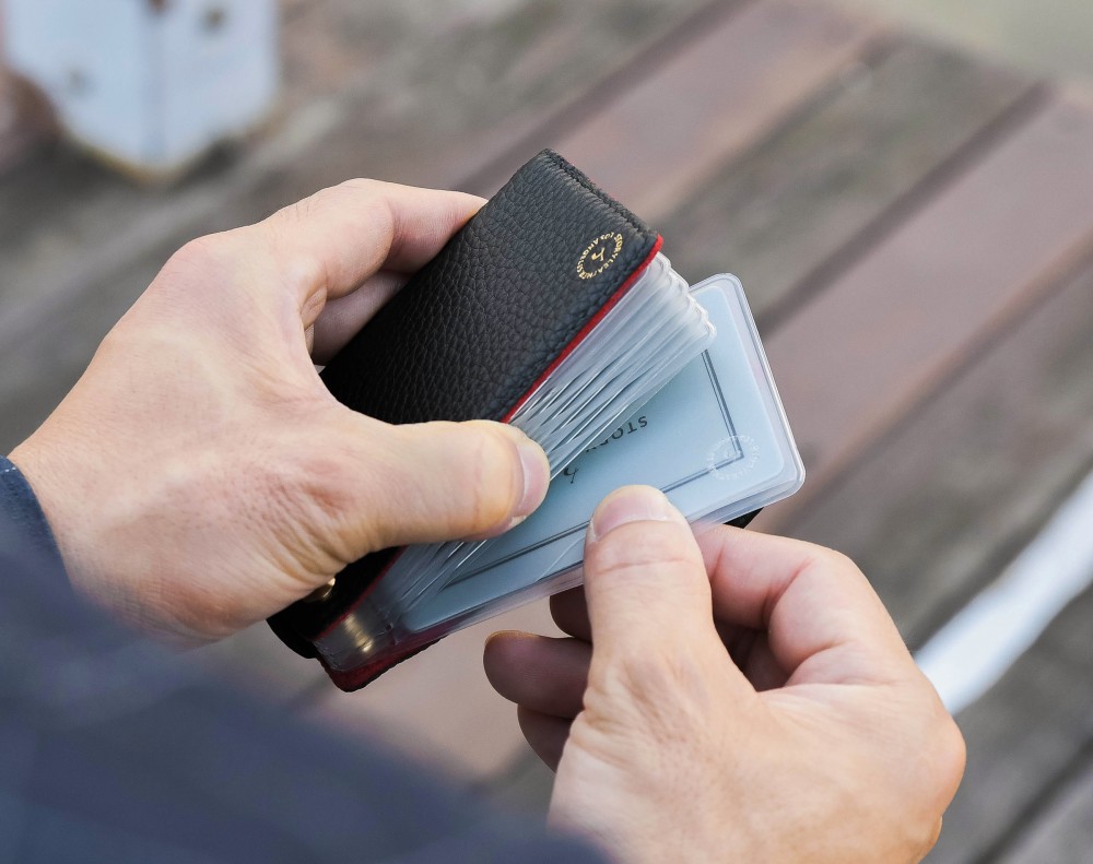 SPREAD 12-CARD HOLDER