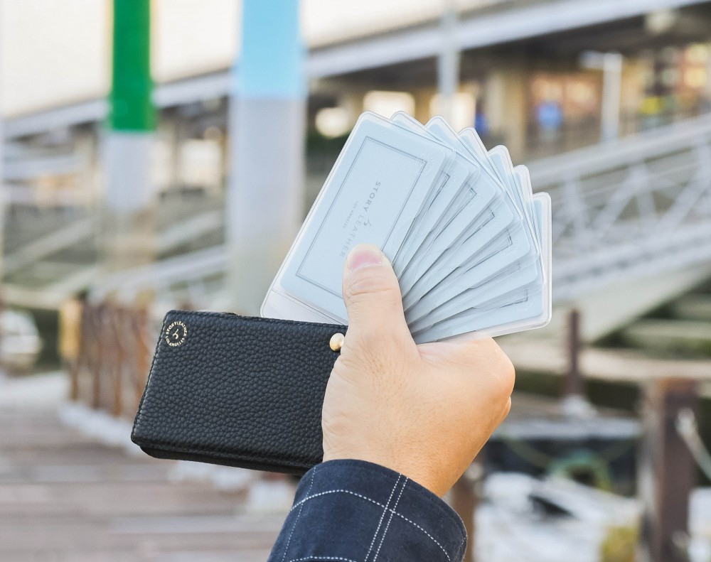 SPREAD 12-CARD HOLDER