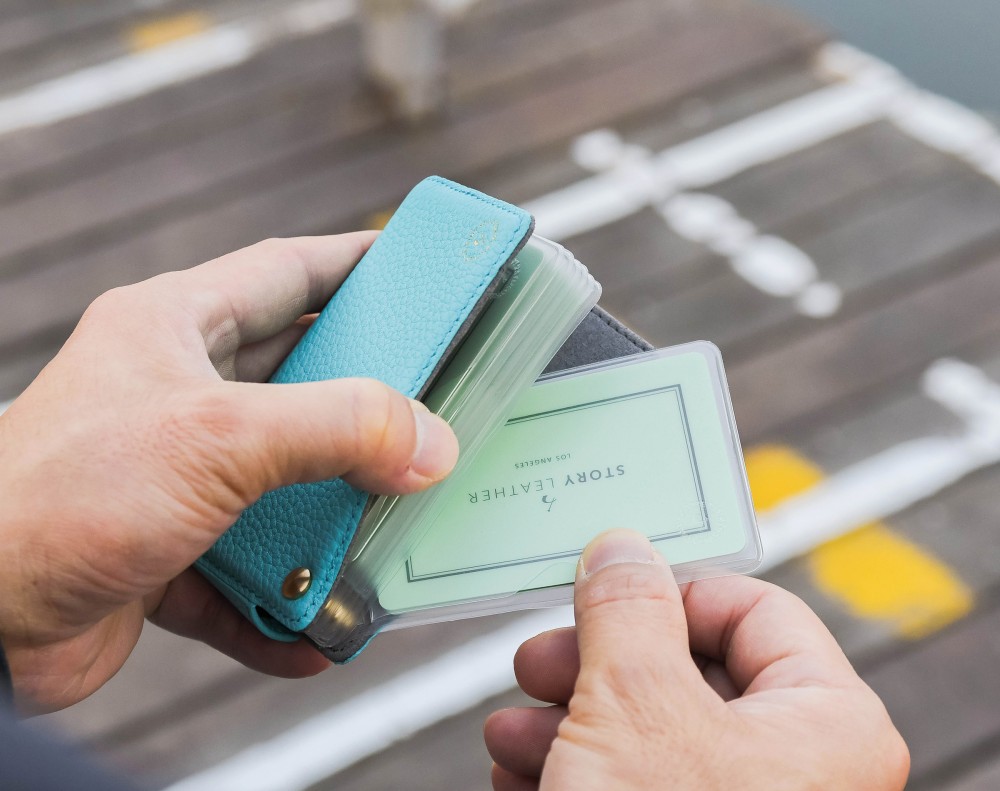 SPREAD 12-CARD HOLDER